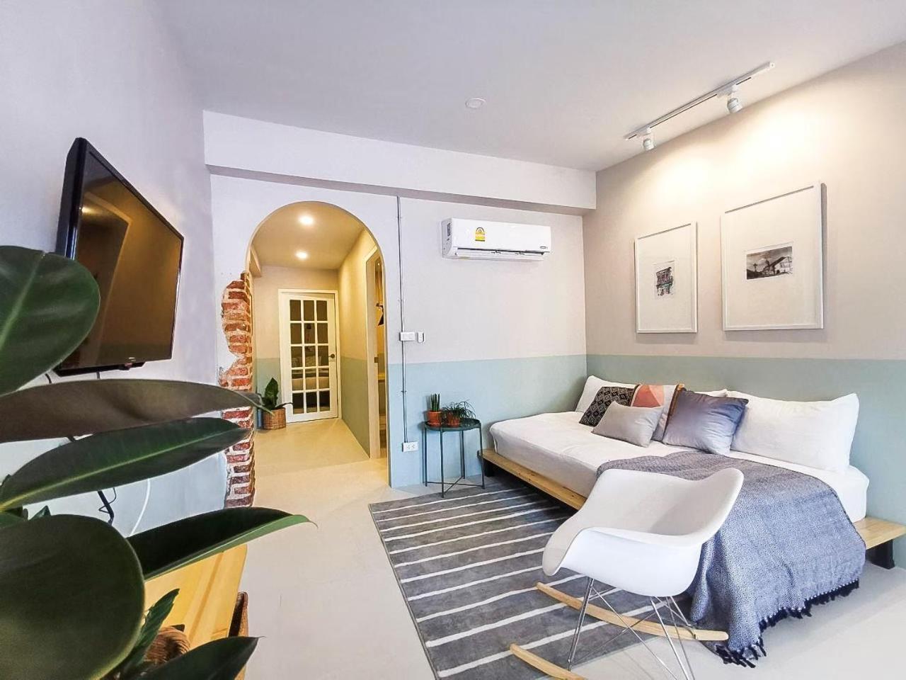 Snoozy Guesthouse Phuket Exterior photo