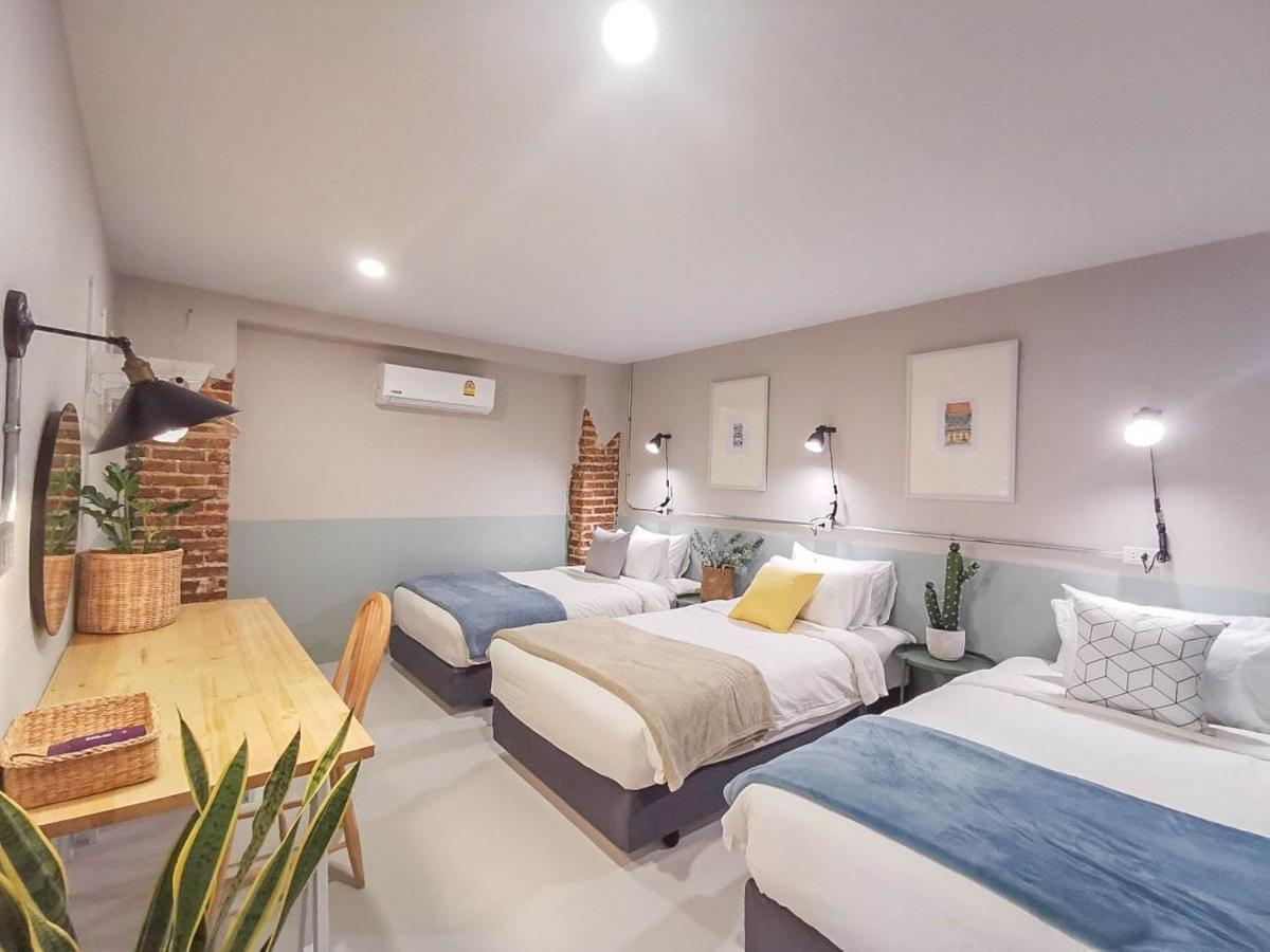 Snoozy Guesthouse Phuket Exterior photo