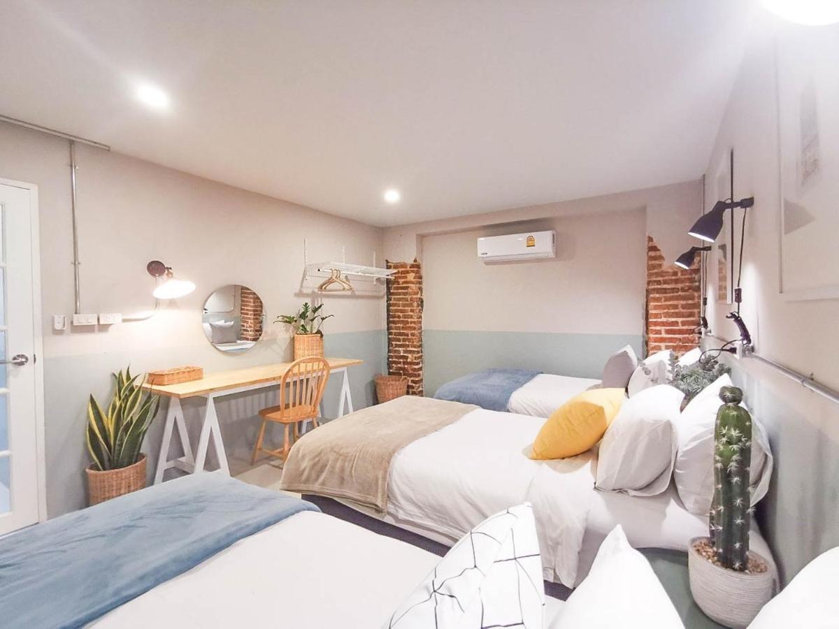 Snoozy Guesthouse Phuket Exterior photo