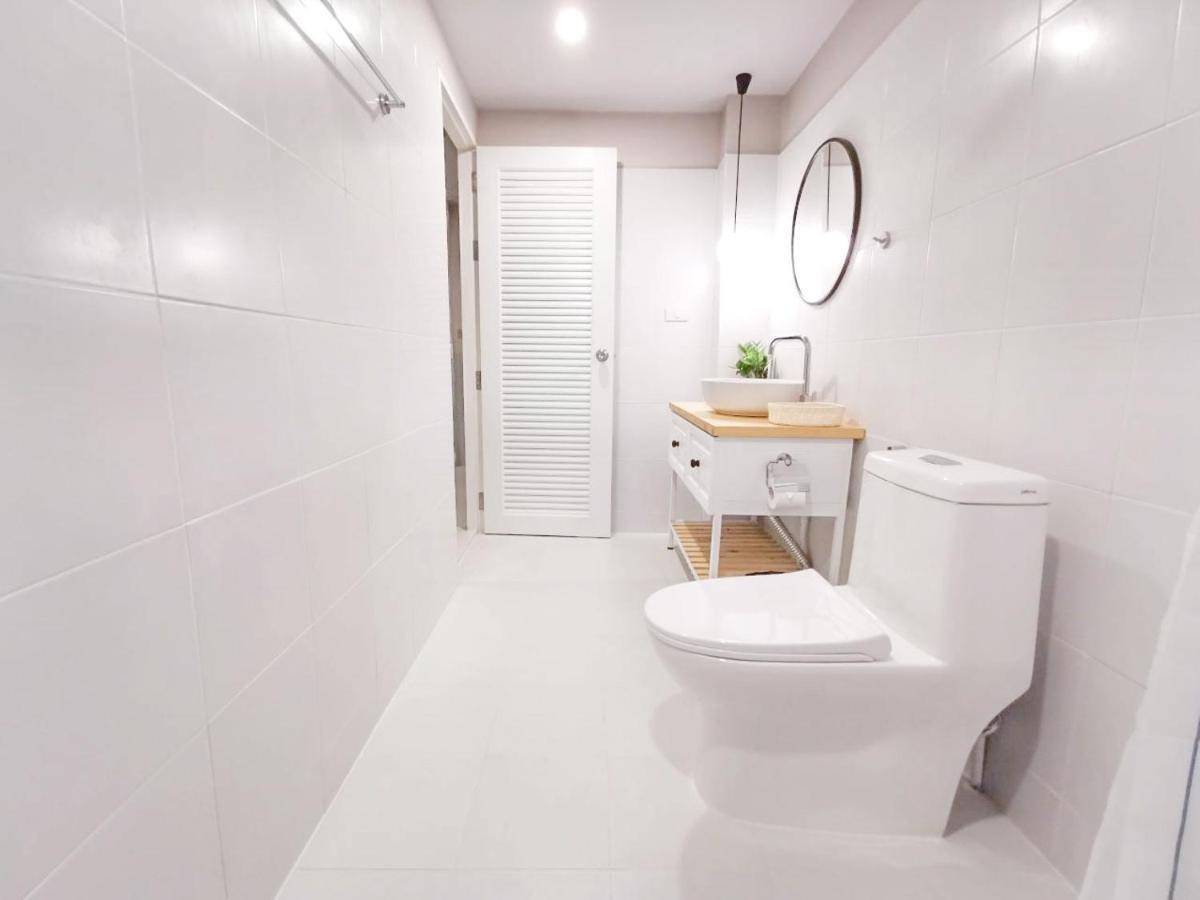 Snoozy Guesthouse Phuket Exterior photo
