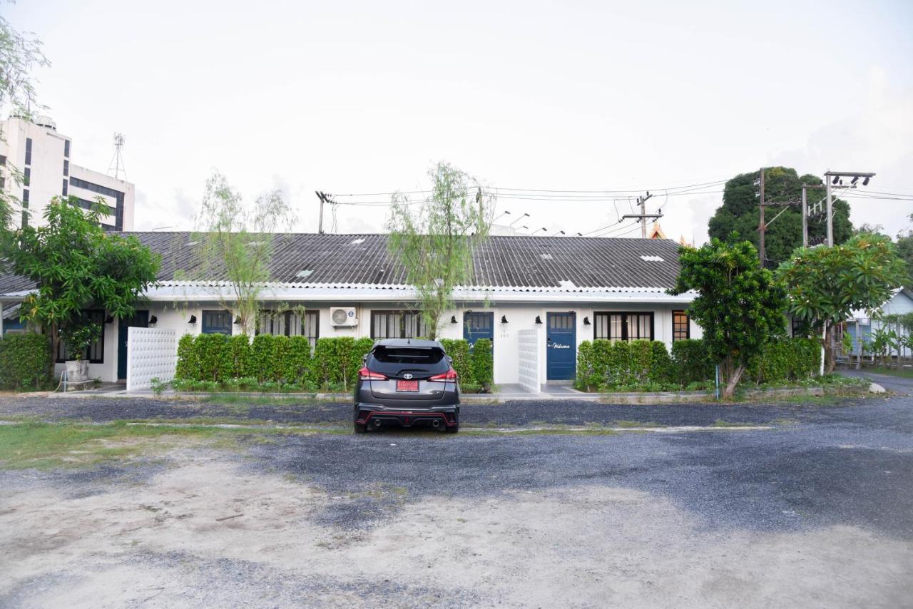 Snoozy Guesthouse Phuket Exterior photo
