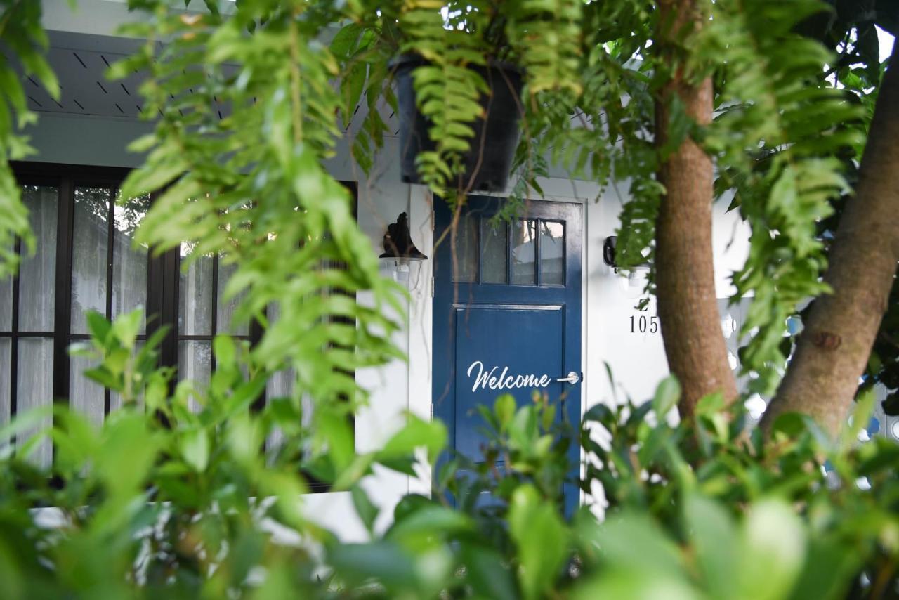 Snoozy Guesthouse Phuket Exterior photo