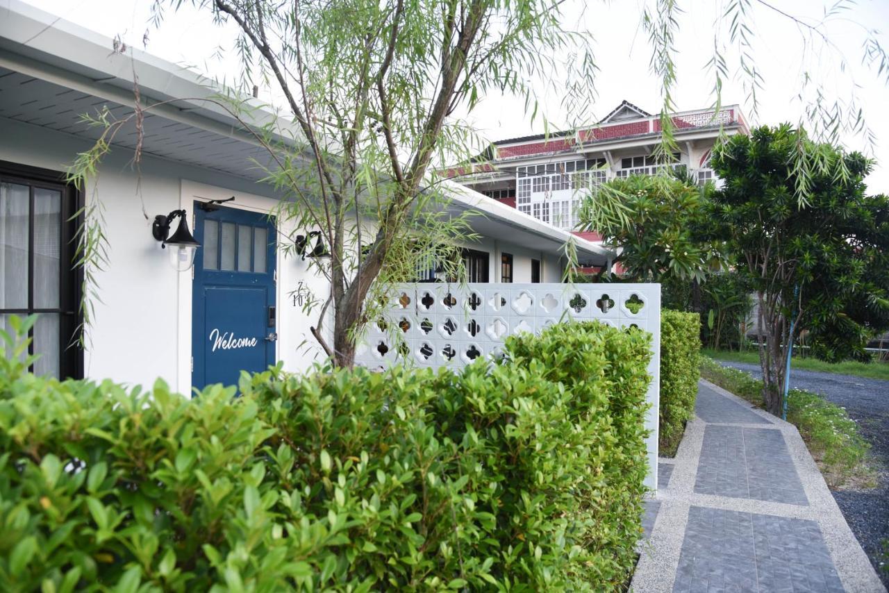 Snoozy Guesthouse Phuket Exterior photo